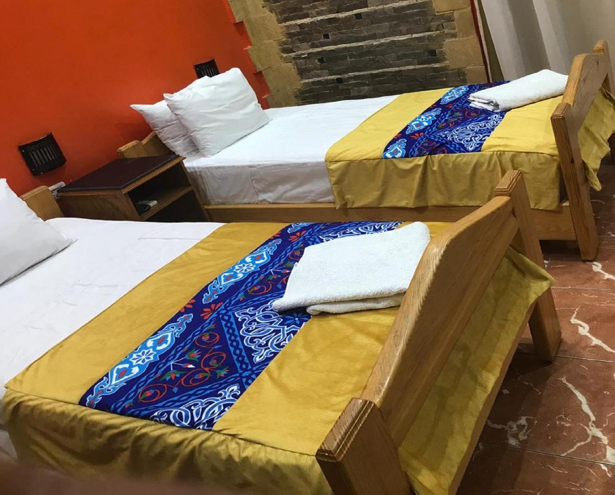 Golden Hostel *